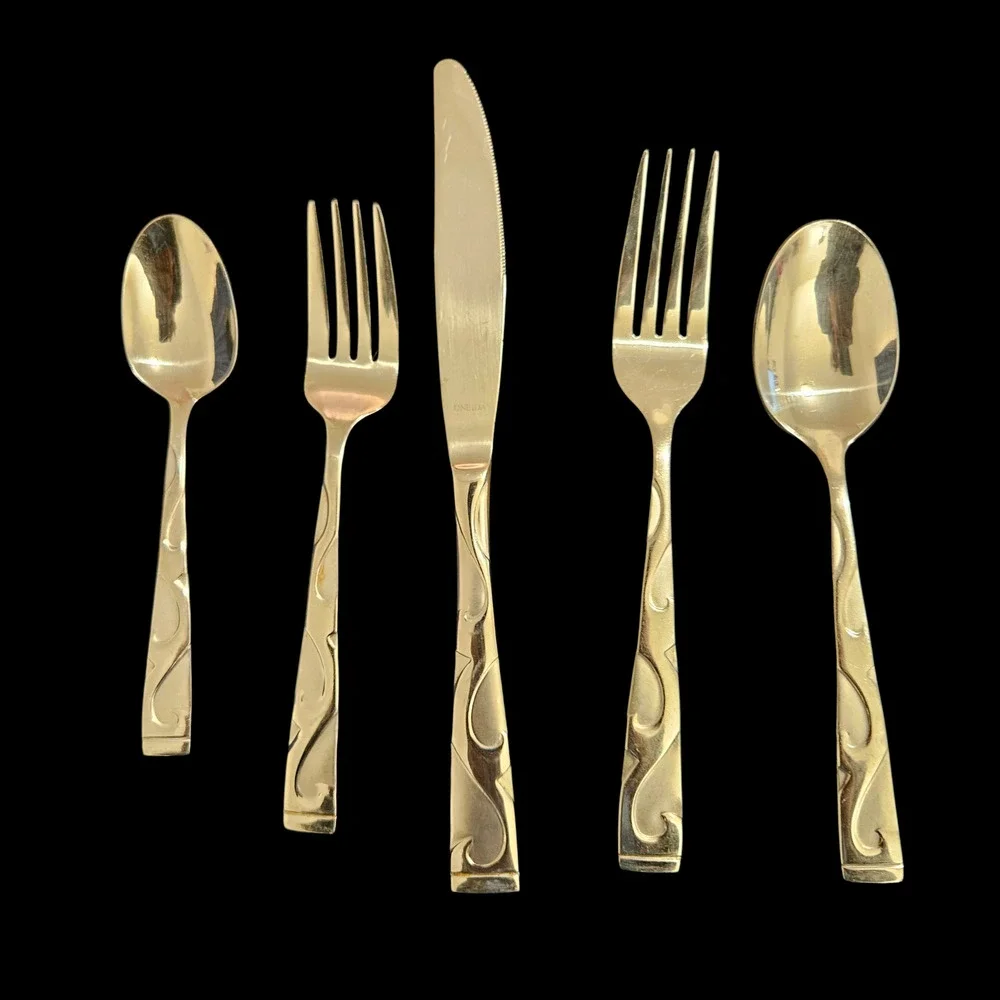 Oneida Stainless Steel Flatware 5 Piece Place Setting Modern Swirl Scroll
